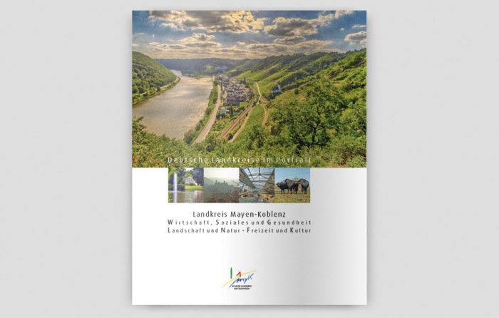 Gemeinsam mit der Kreisverwaltung entstand dieser neue 100 Seiten starke Bildband im Herbst 2019. Namhafte Autorinnen und Autoren aus der Region präsentieren den Kreis aus ihrer fachkundigen Perspektive in vier übergeordneten Themenblöcken: Vorstellung des Kreises, Wirtschaft, Verantwortung sowie Lebensqualität und Kultur. Die Textbeiträge sind mit ausdrucksstarken Fotos illustriert.